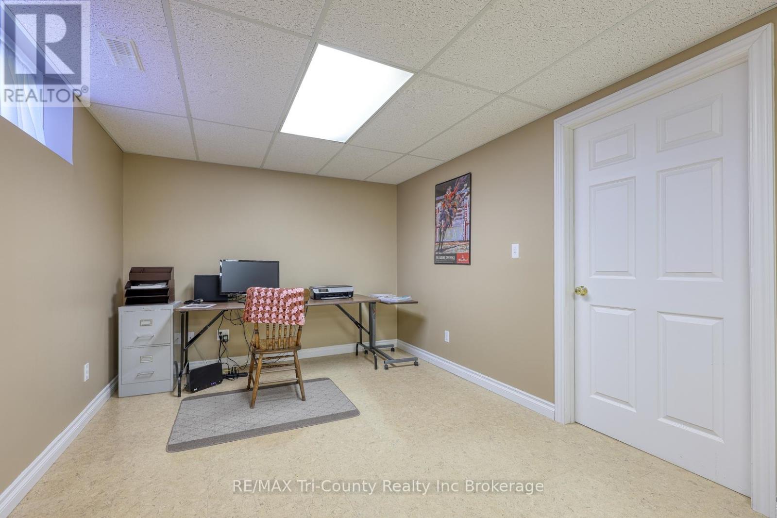 #UNIT 5 87 KING STREET W - 22