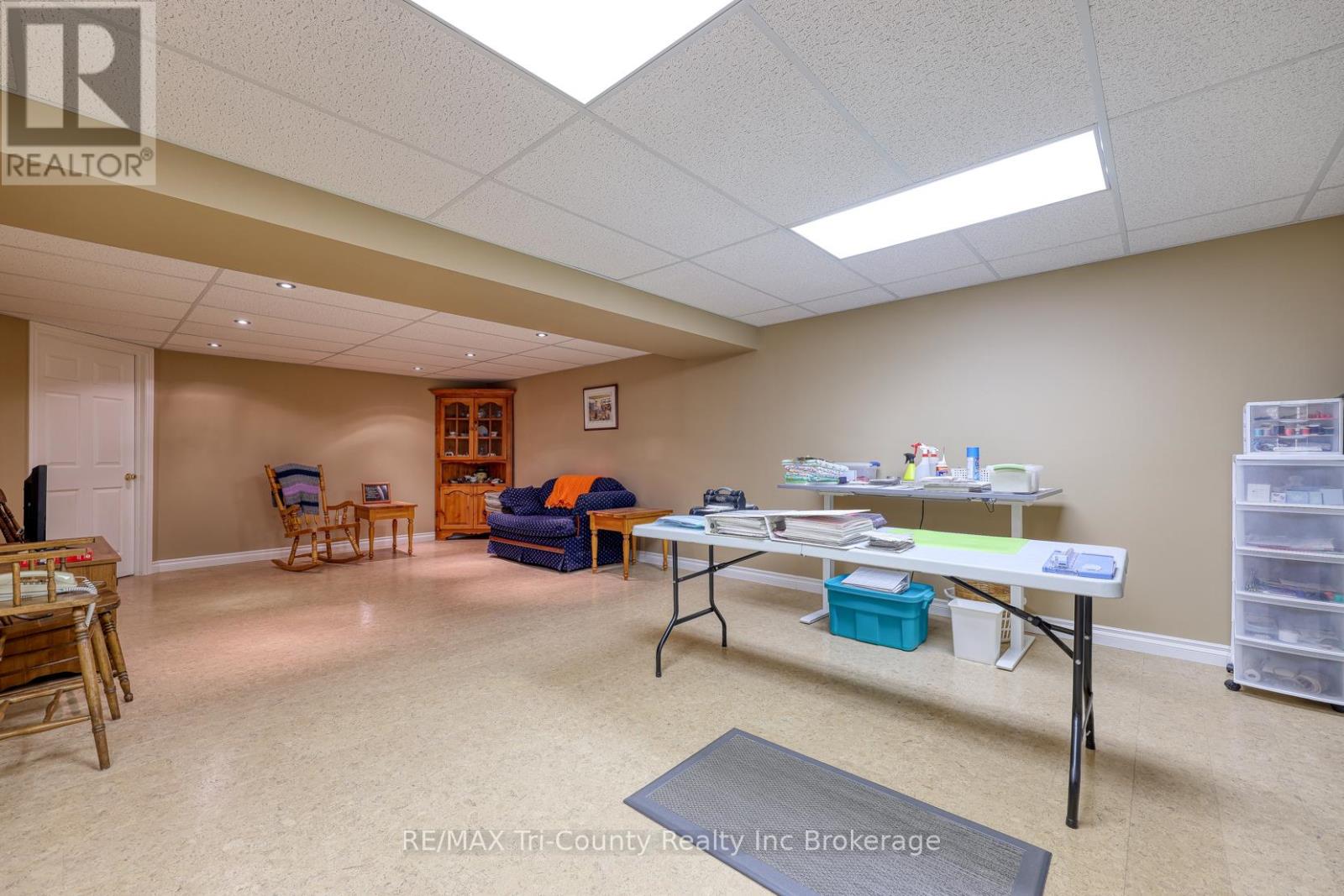 #UNIT 5 87 KING STREET W - 23