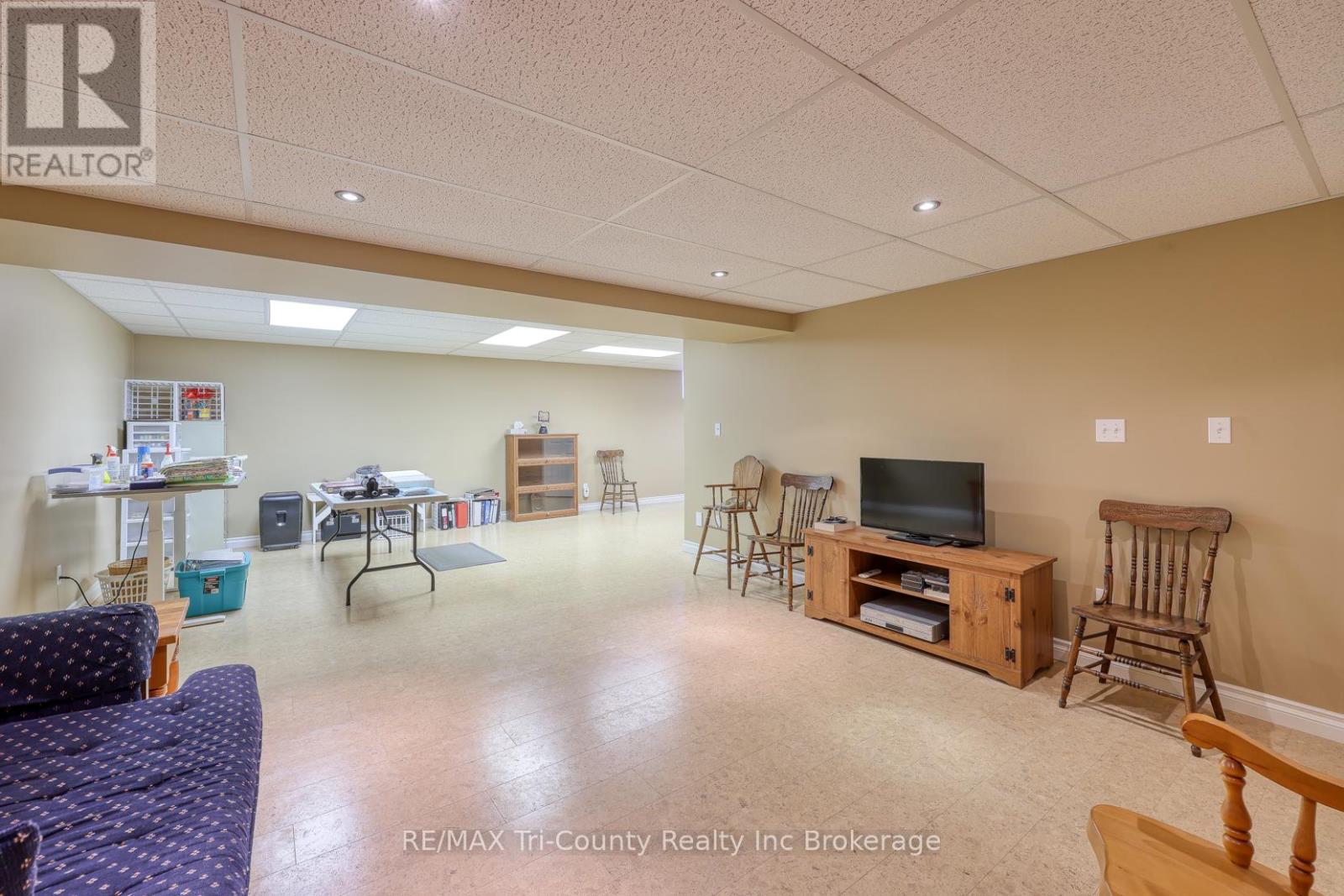 #UNIT 5 87 KING STREET W - 27