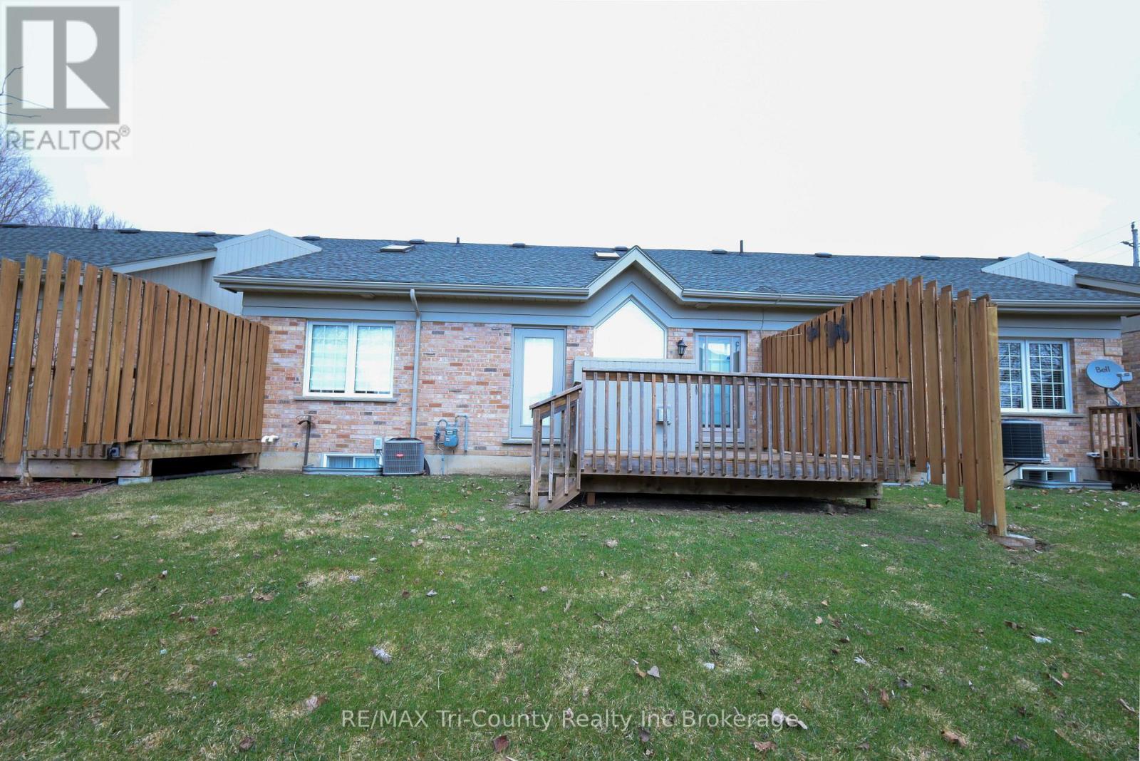 #UNIT 5 87 KING STREET W - 34