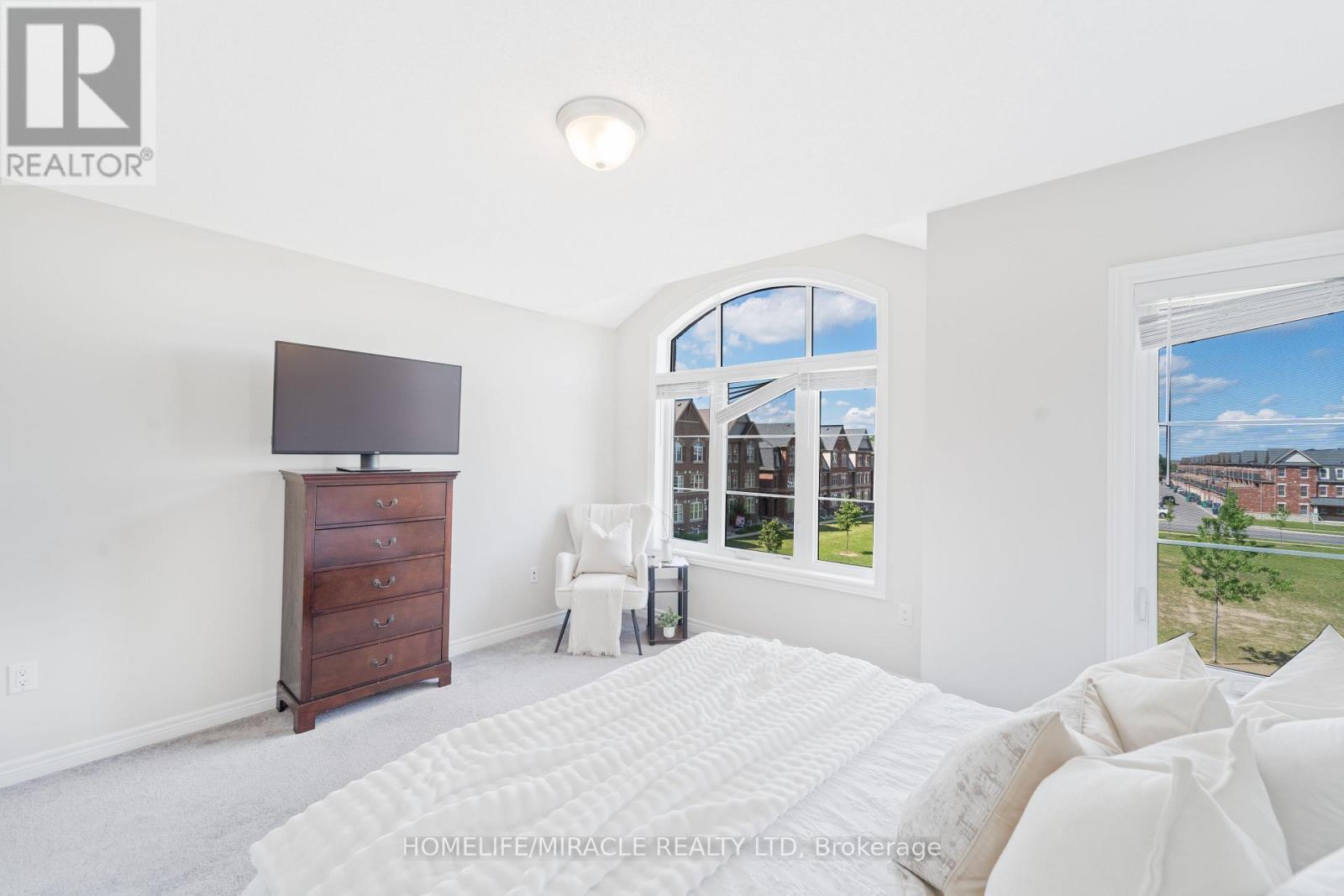 11 FINEGAN CIRCLE - Image 26