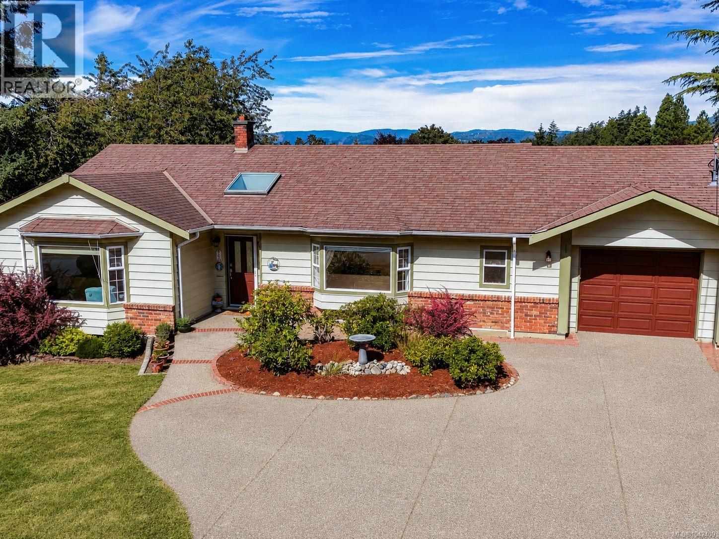 860 Falaise Cres - 1