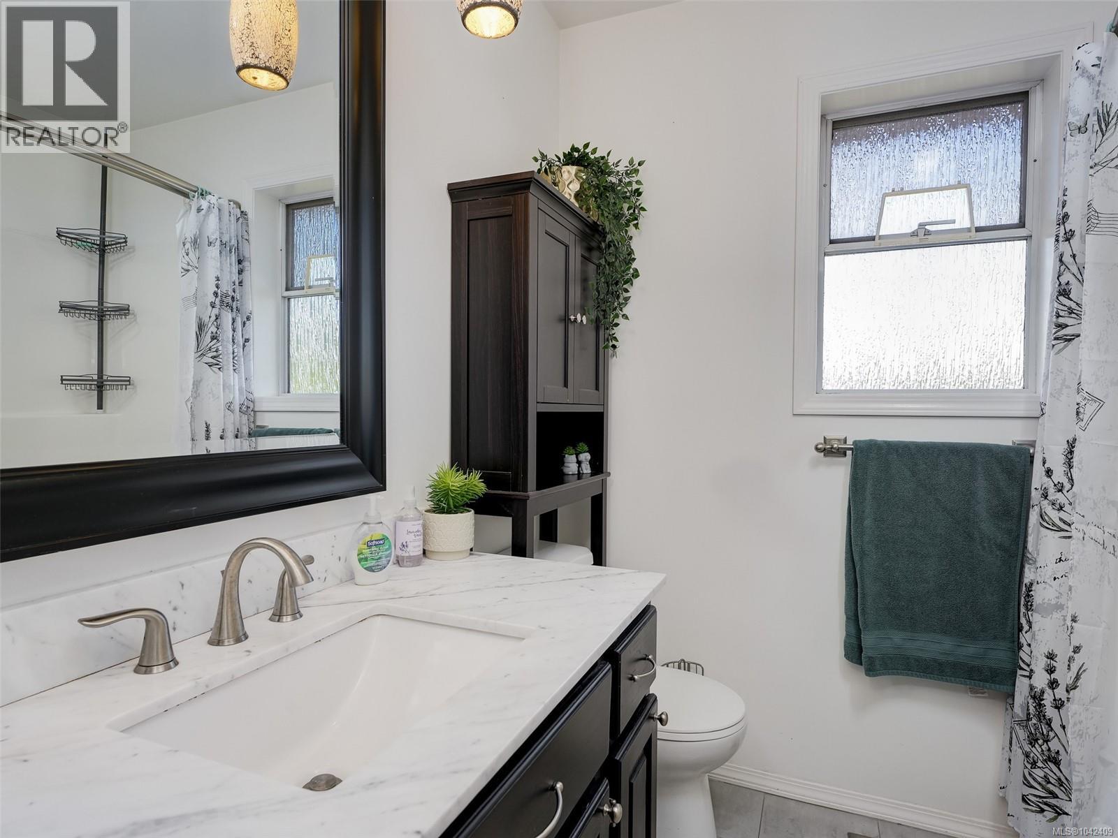 860 Falaise Cres - 13
