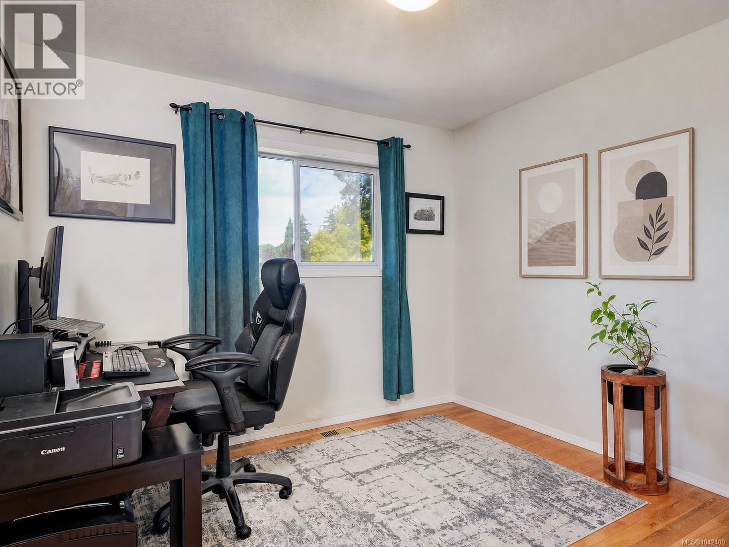 860 Falaise Cres - 14