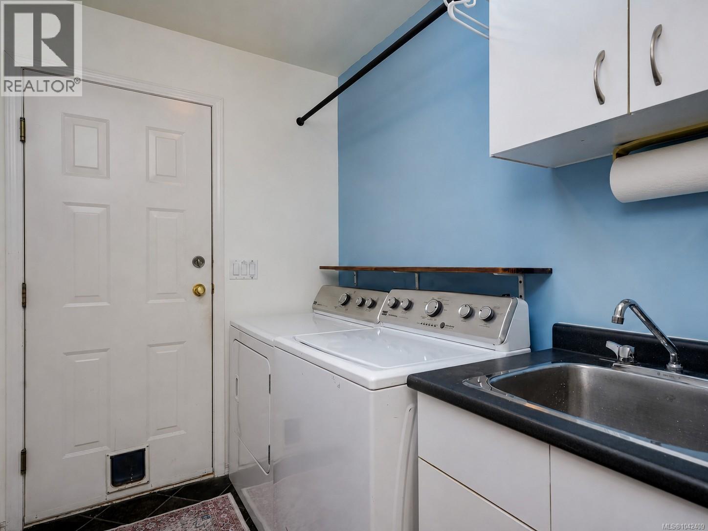 860 Falaise Cres - 15