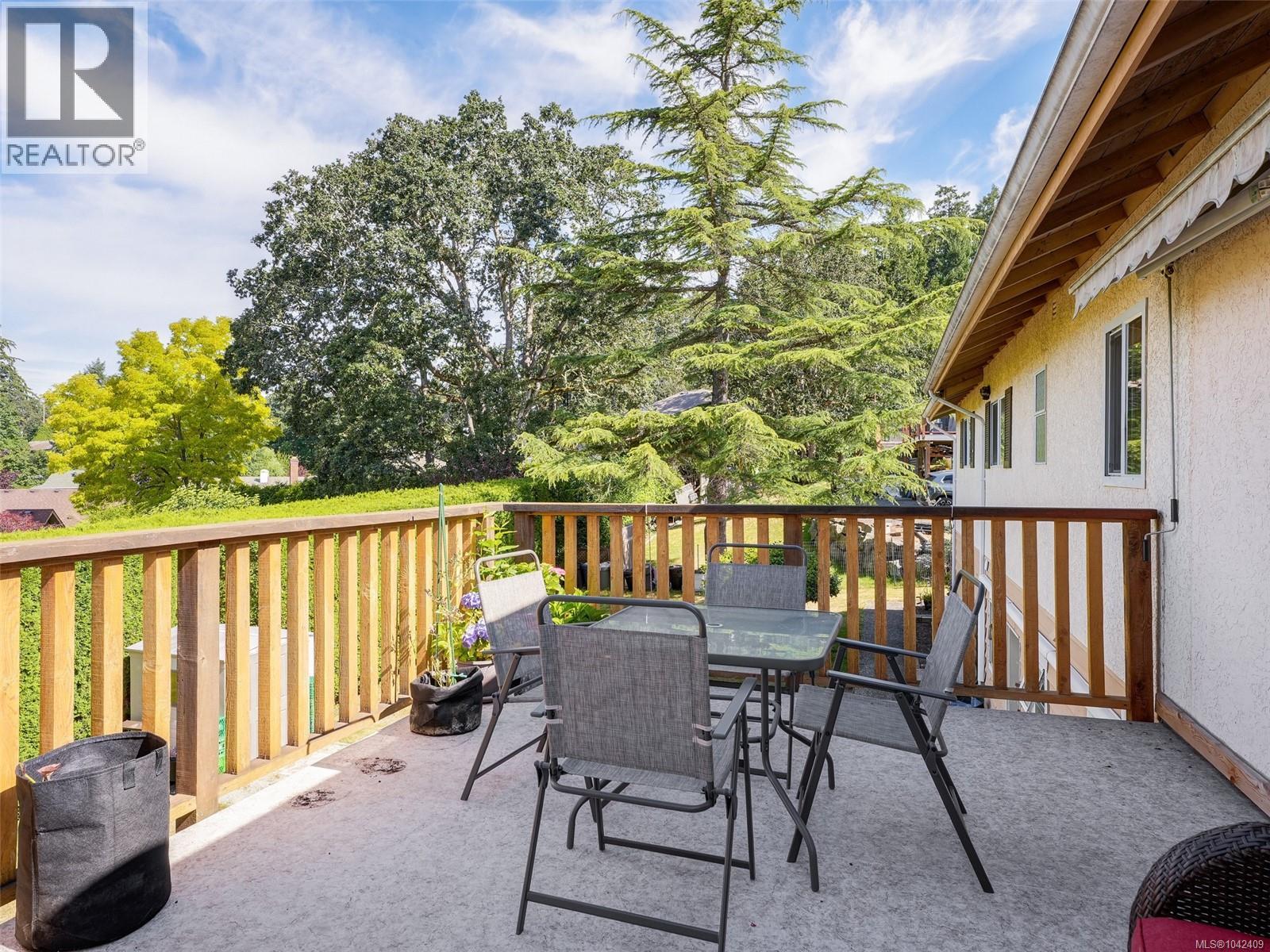 860 Falaise Cres - 16
