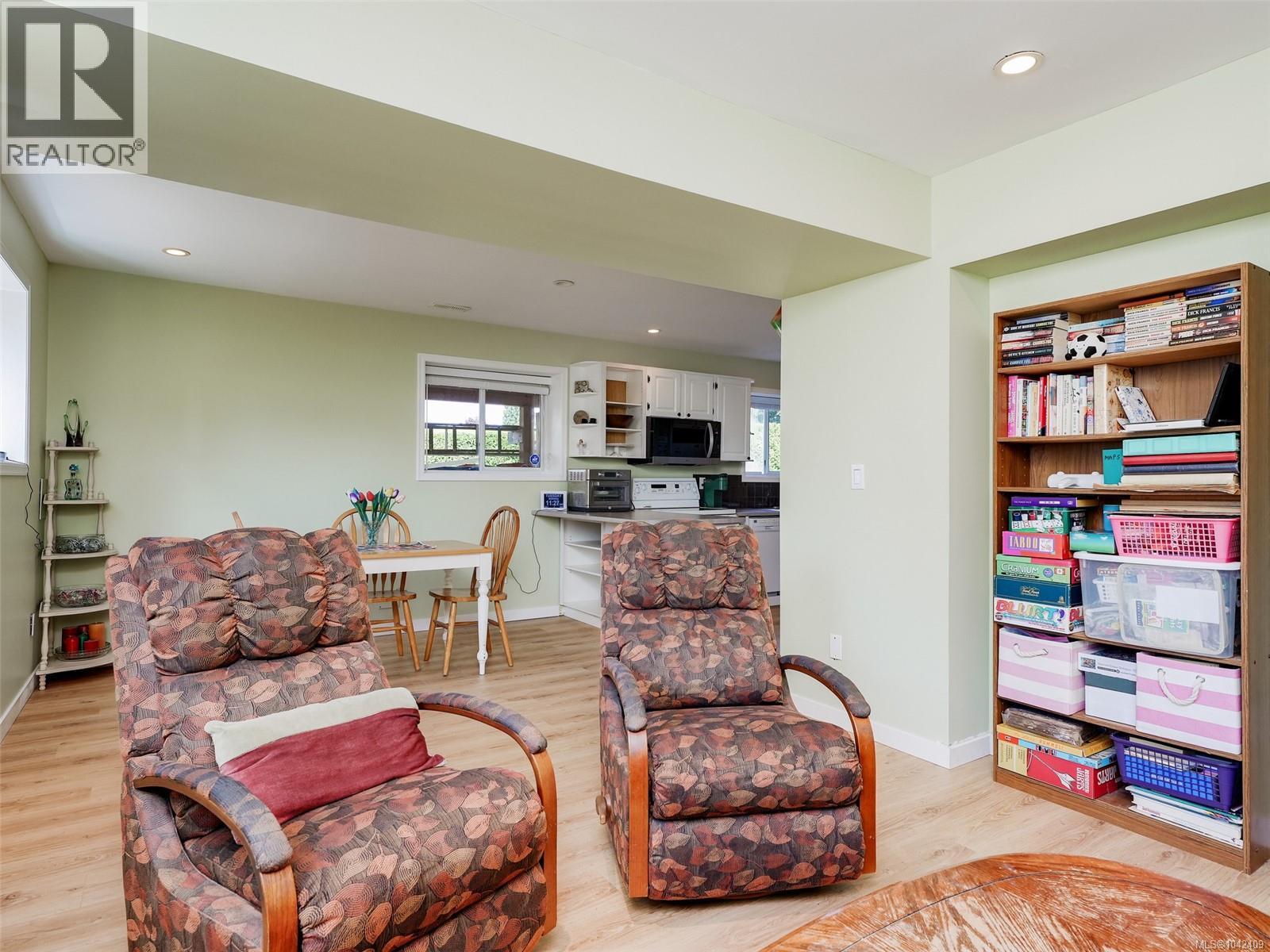 860 Falaise Cres - 17