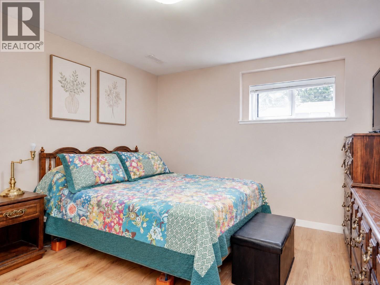 860 Falaise Cres - 19