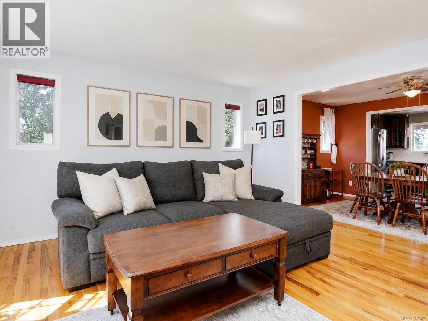 860 Falaise Cres - 2