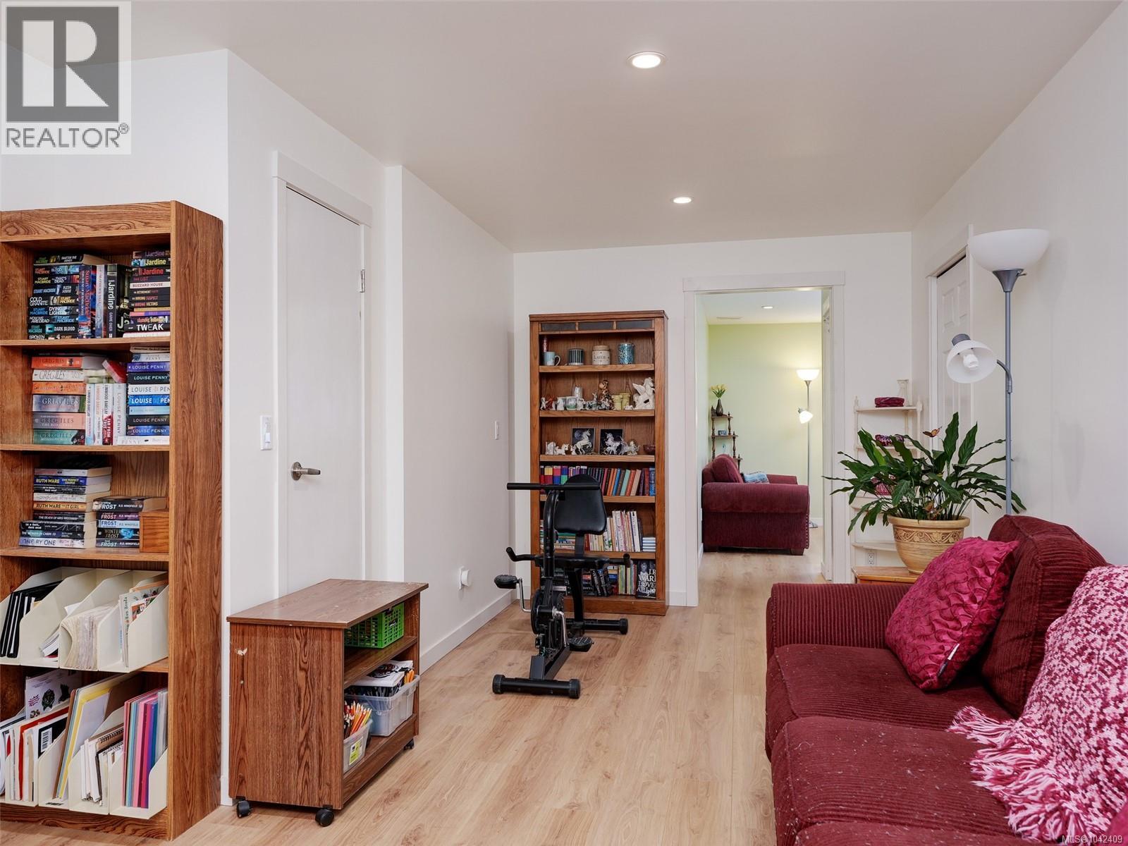 860 Falaise Cres - 21