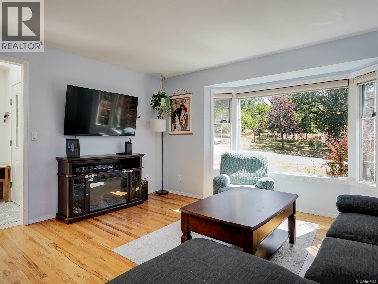 860 Falaise Cres - 4