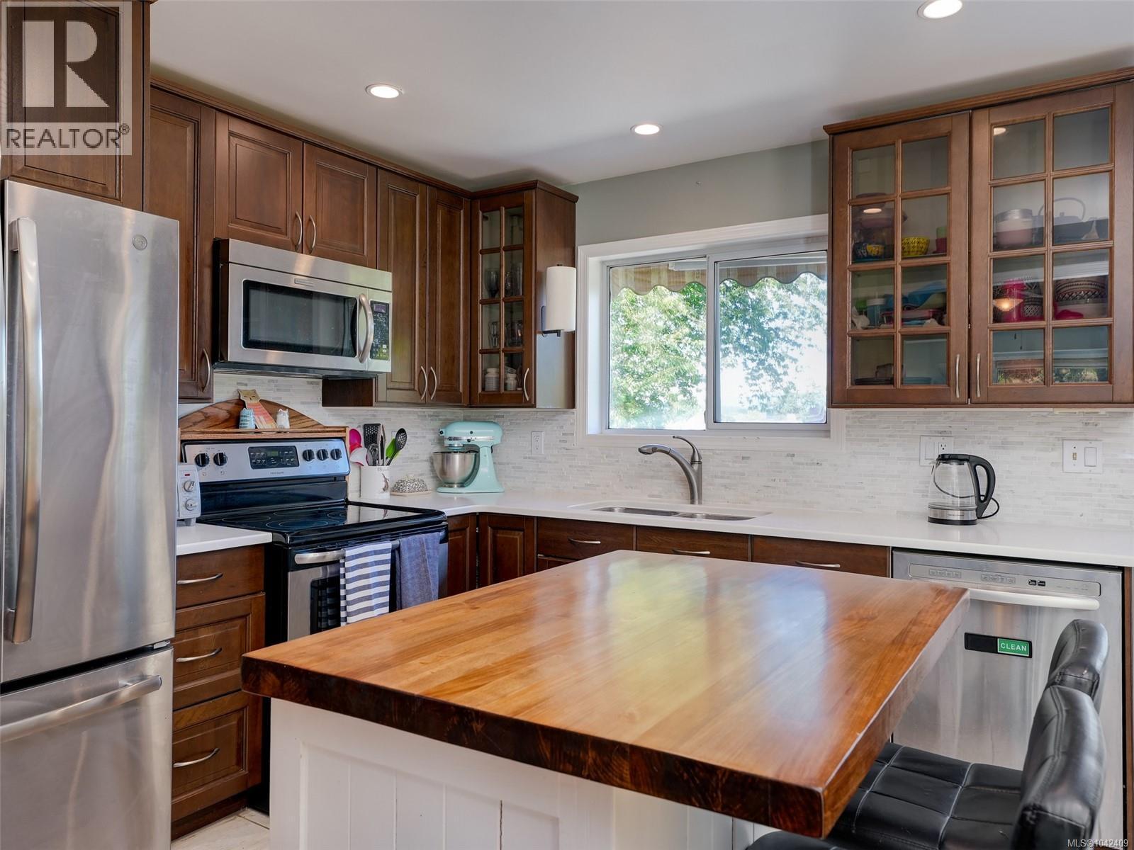 860 Falaise Cres - 6