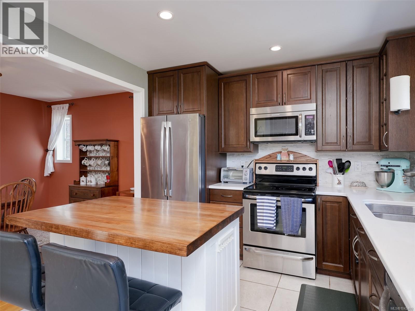 860 Falaise Cres - 7