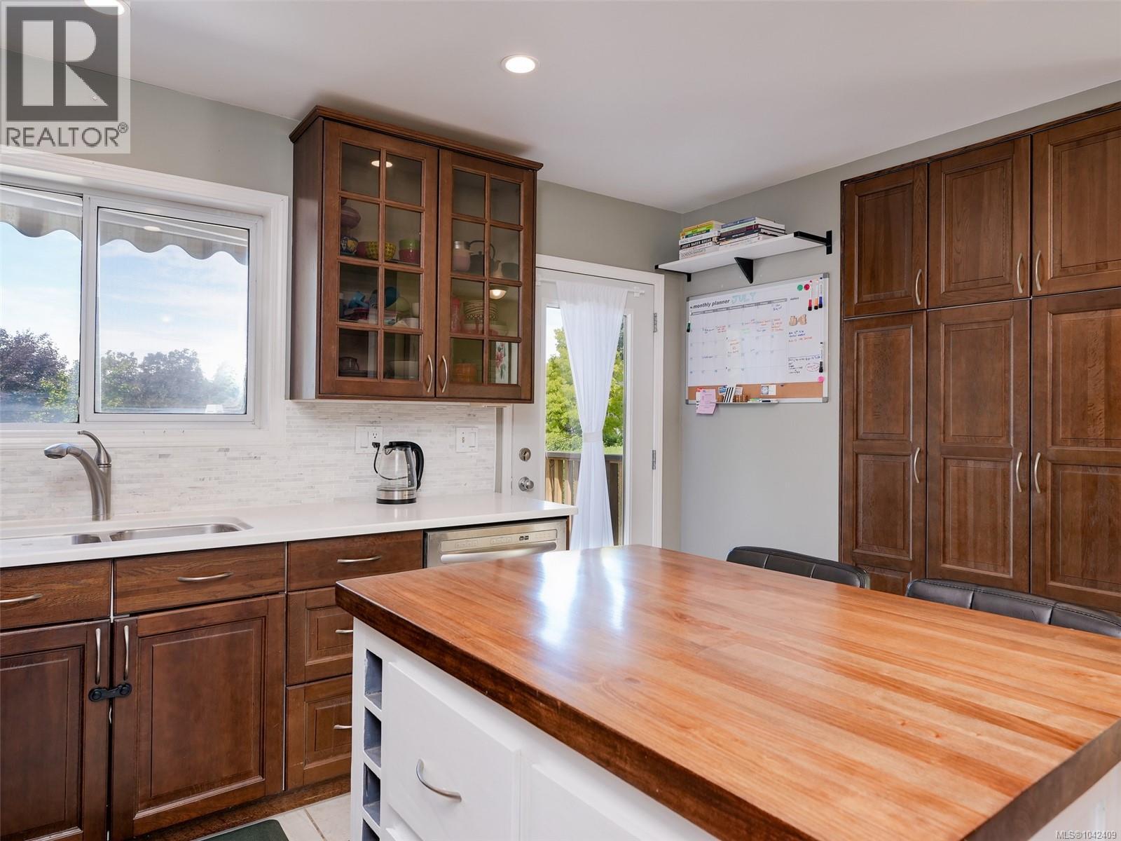 860 Falaise Cres - 8