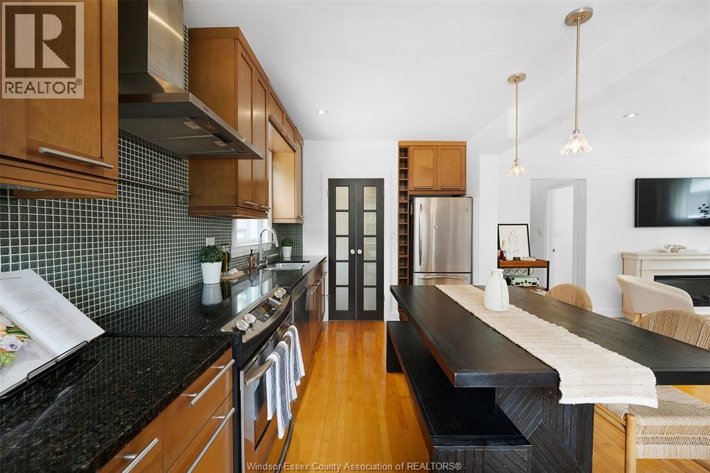 2326 GLADSTONE AVENUE - 10
