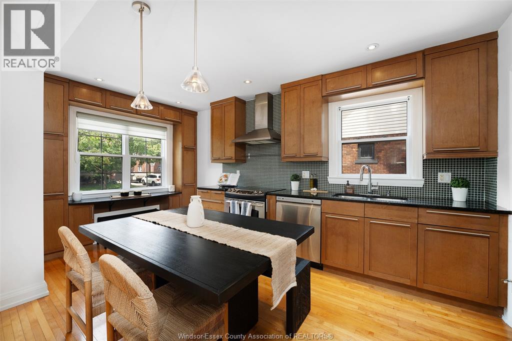 2326 GLADSTONE AVENUE - 12