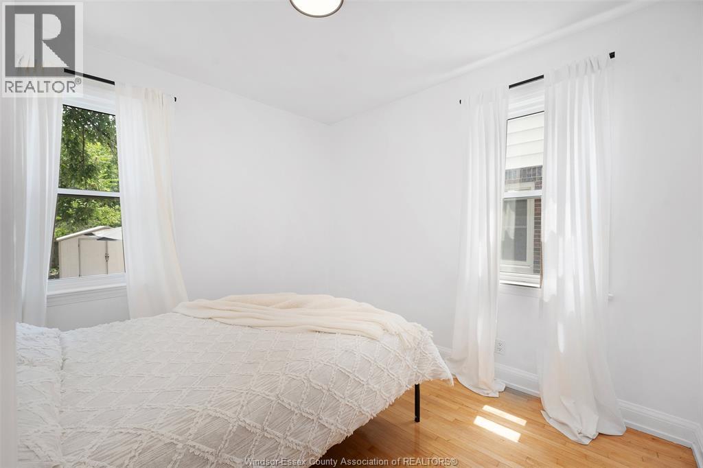 2326 GLADSTONE AVENUE - 13