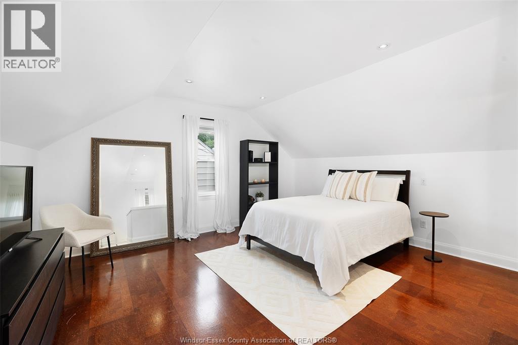 2326 GLADSTONE AVENUE - 15
