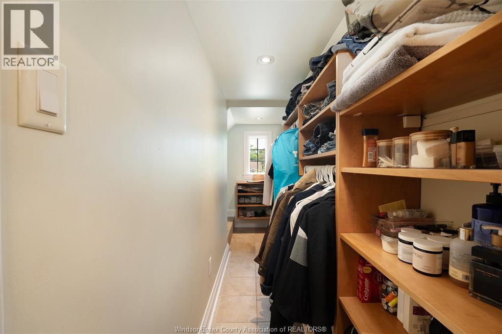 2326 GLADSTONE AVENUE - 19