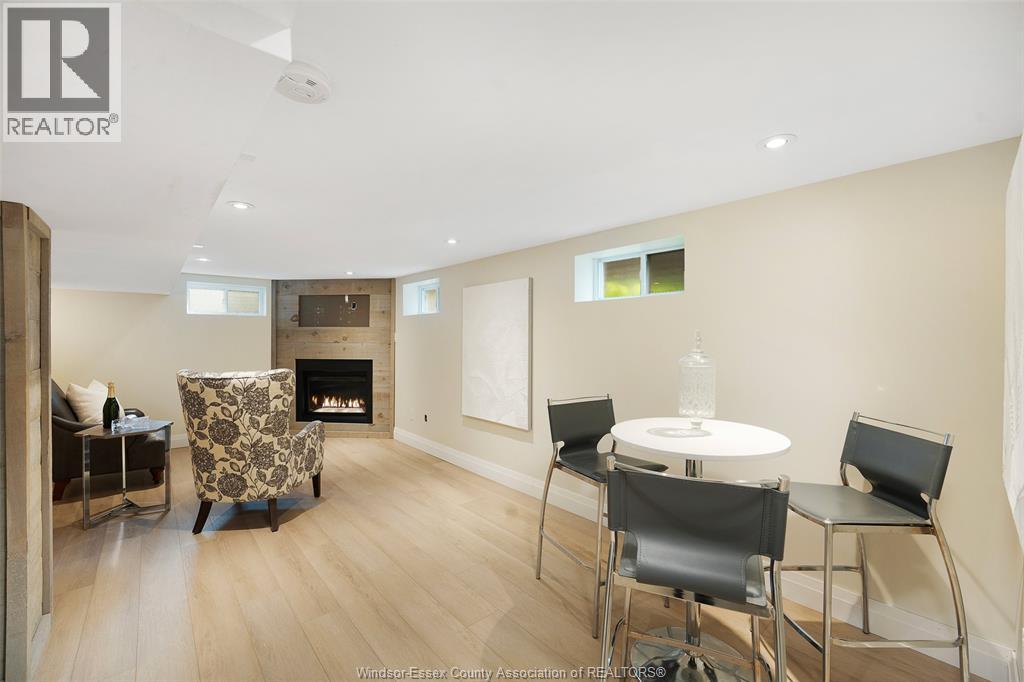 2326 GLADSTONE AVENUE - 21