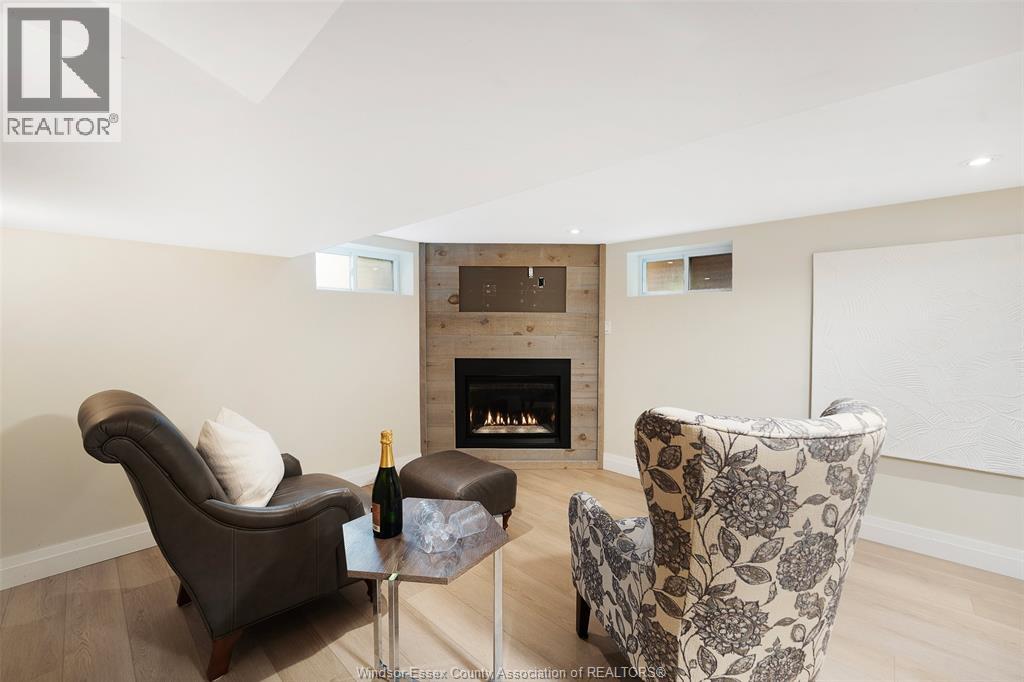 2326 GLADSTONE AVENUE - 22