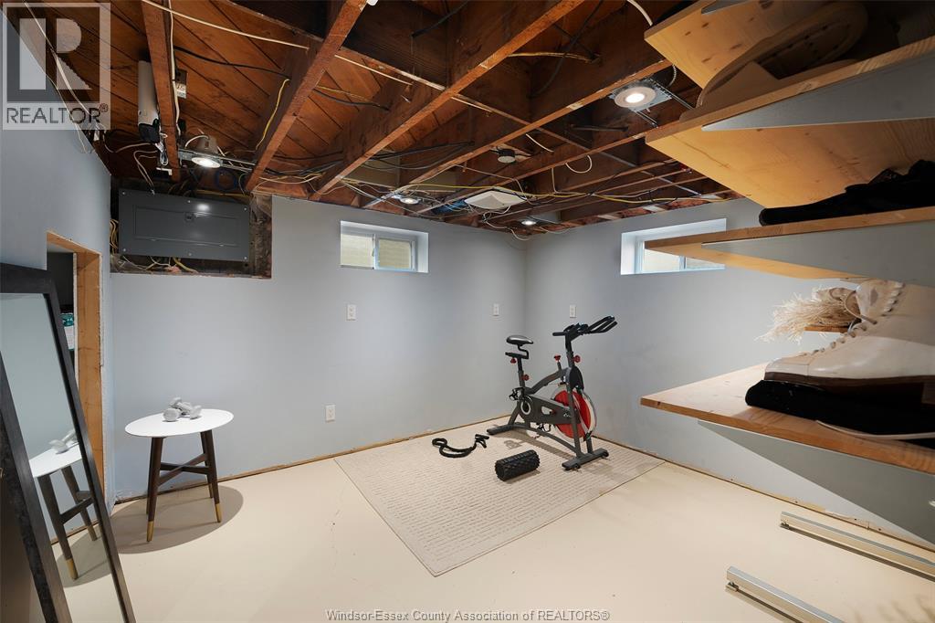 2326 GLADSTONE AVENUE - 26