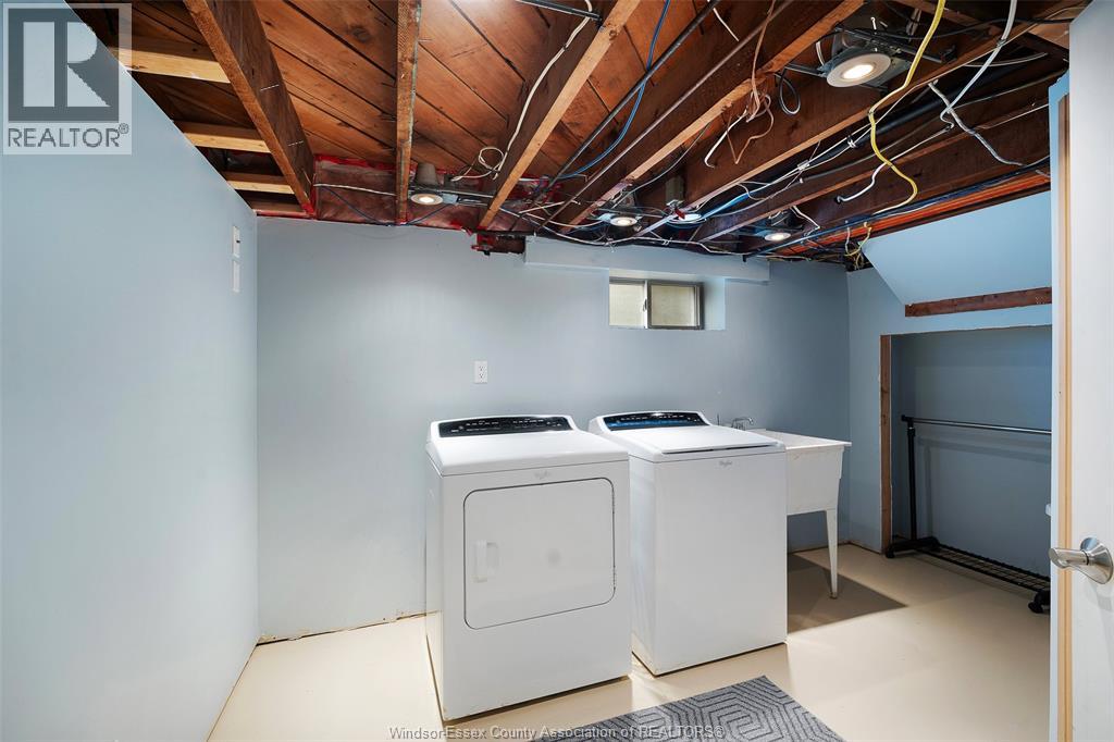 2326 GLADSTONE AVENUE - 27