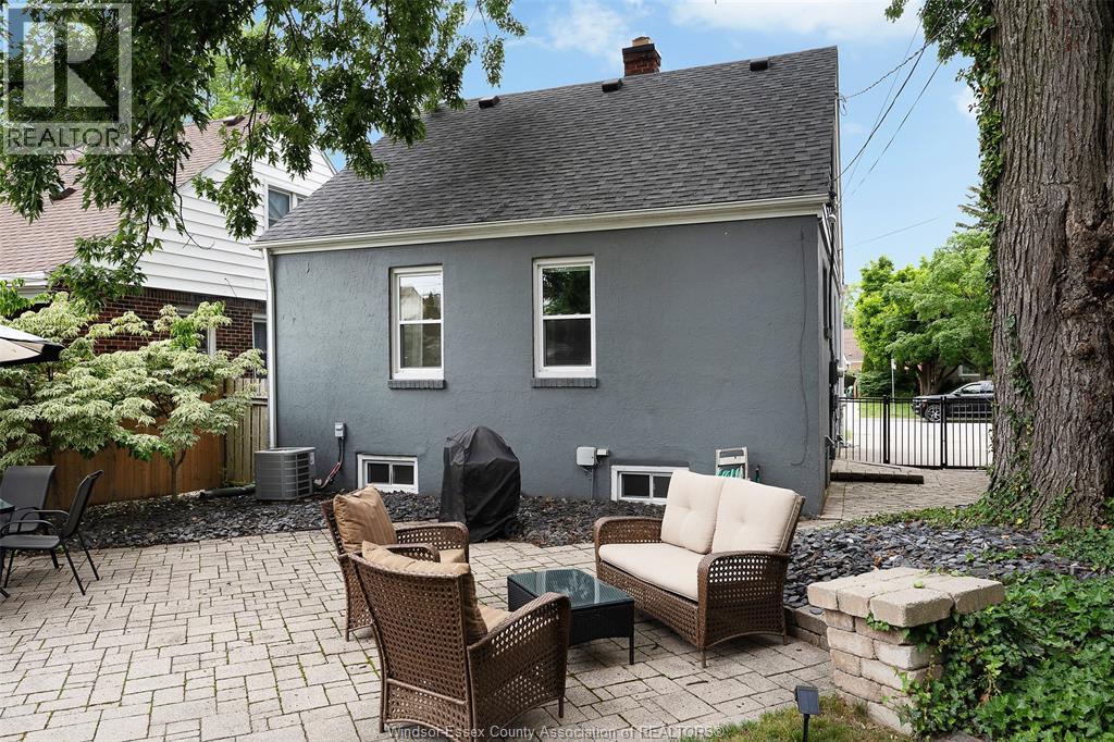 2326 GLADSTONE AVENUE - 30