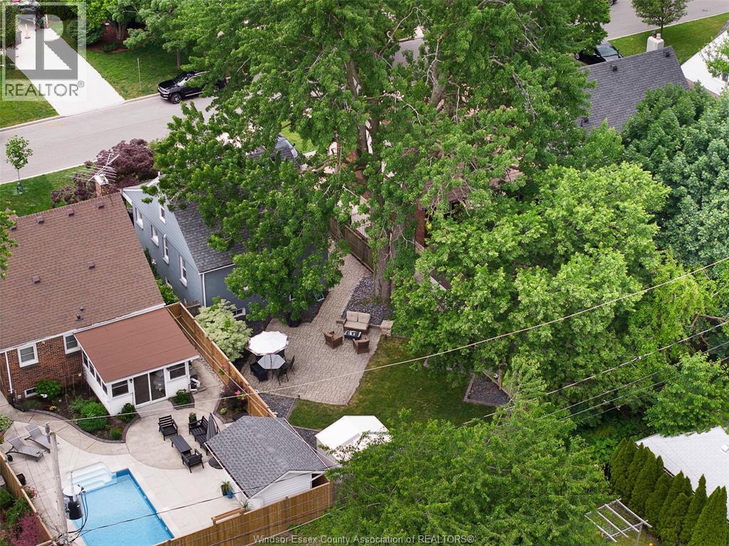 2326 GLADSTONE AVENUE - 32