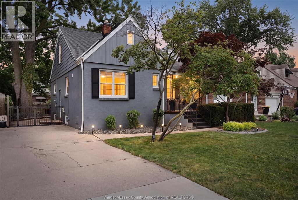 2326 GLADSTONE AVENUE - 36