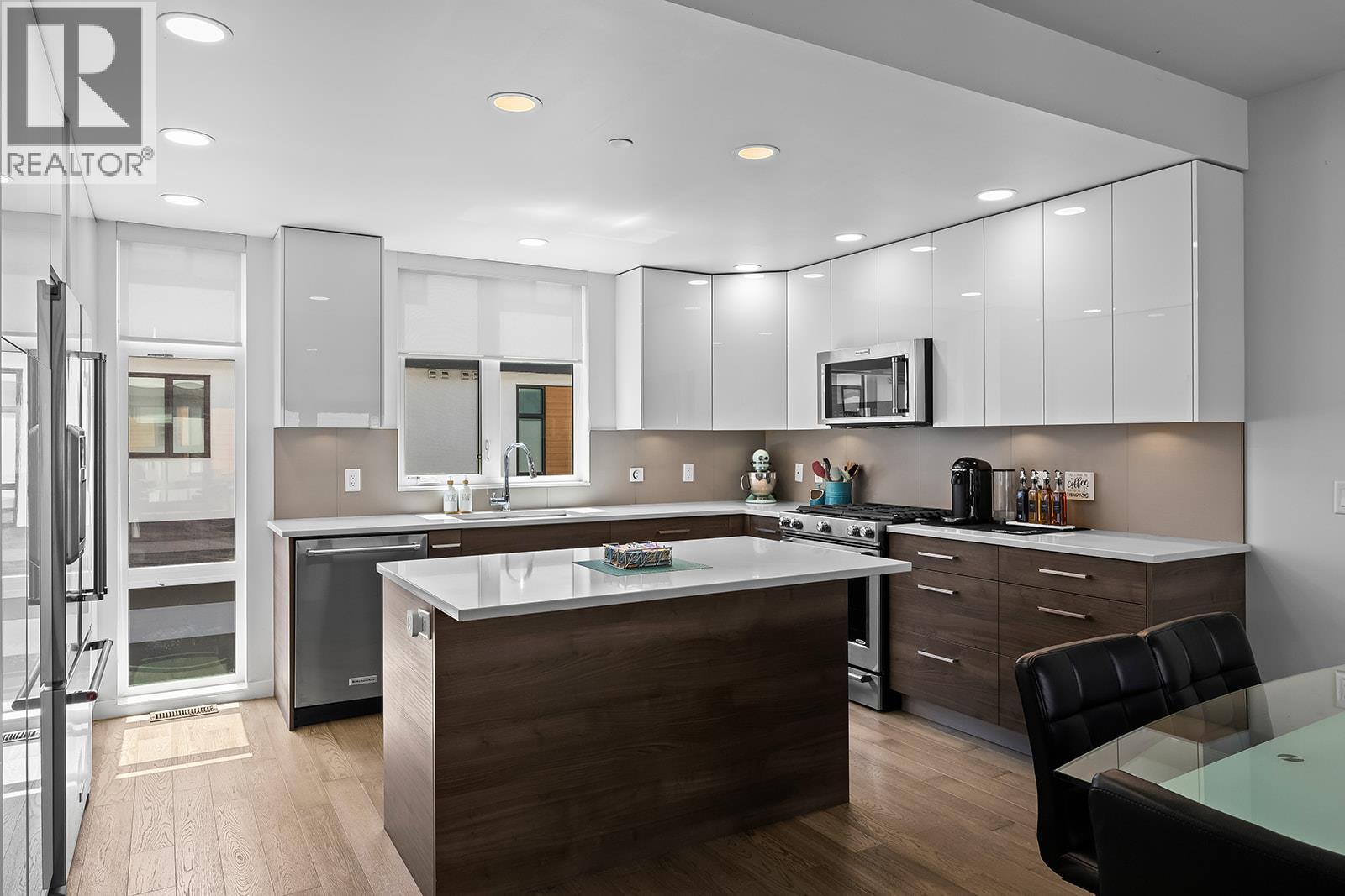 #20 1515 Highland Drive N - 11