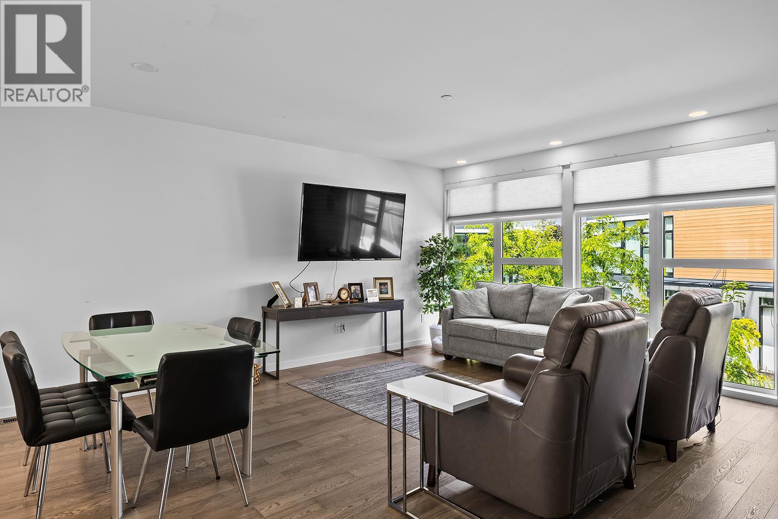 #20 1515 Highland Drive N - 16