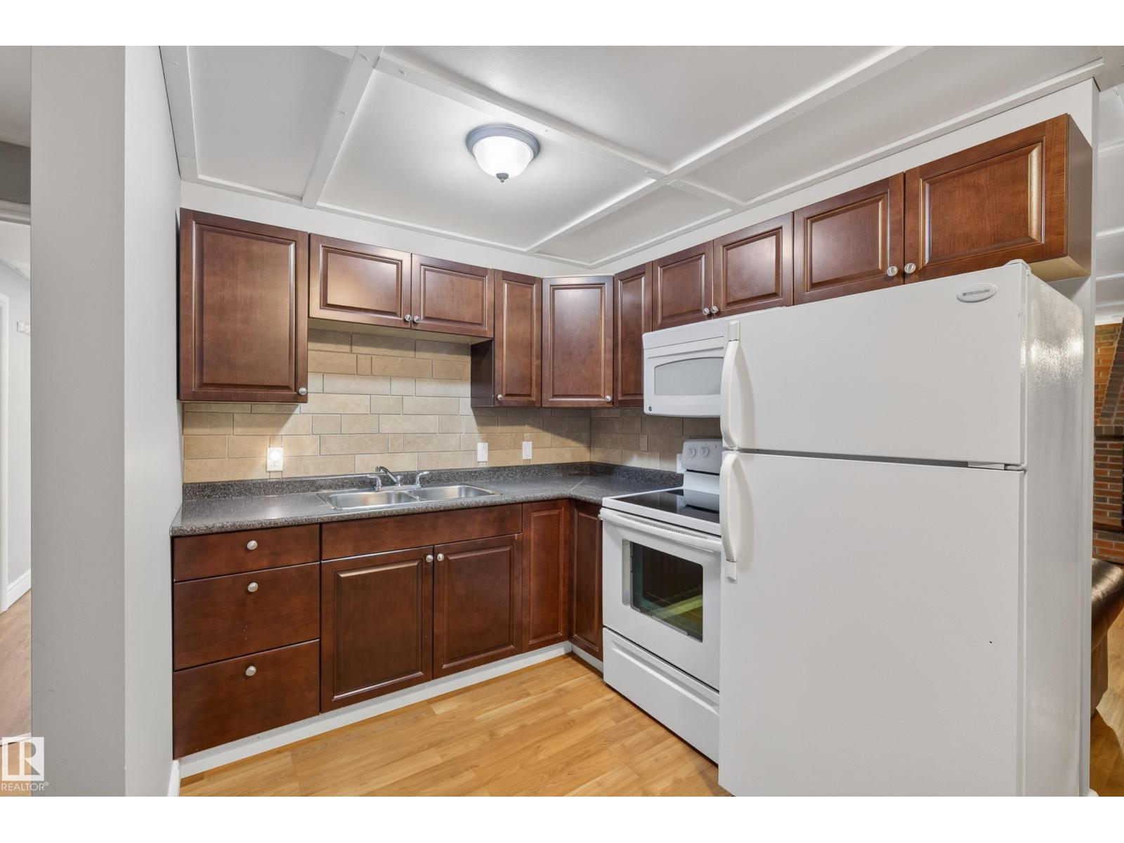 6216 93 AV NW - 30