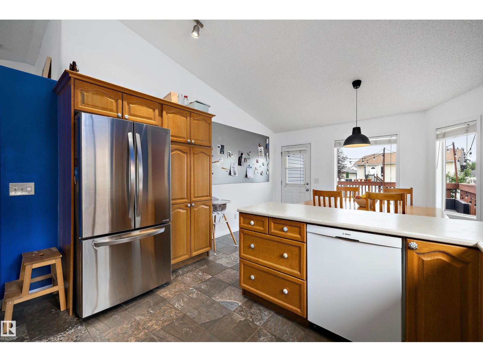 3624 130 AV NW - 11