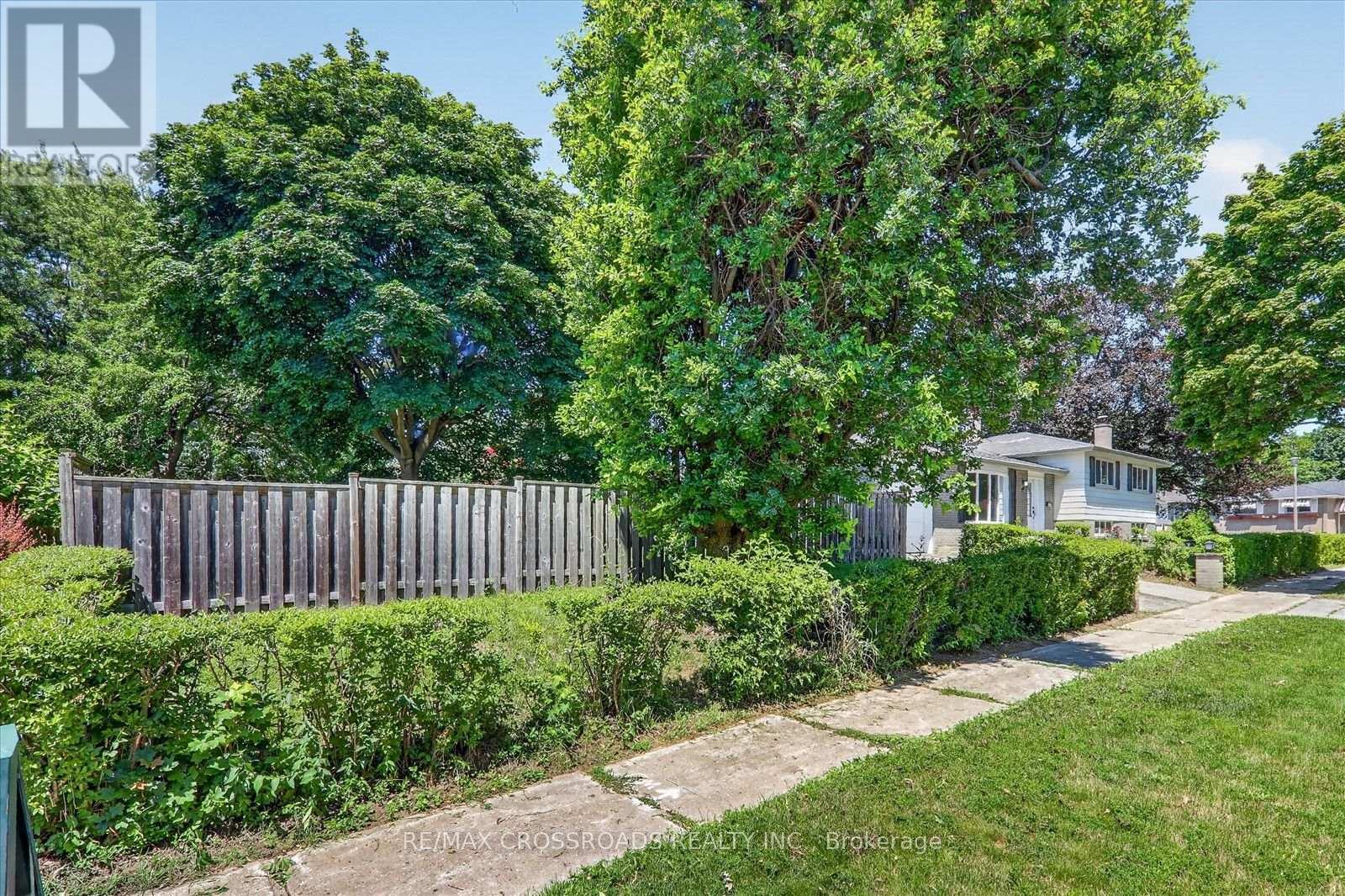 10 GILLBANK CRESCENT S - 3