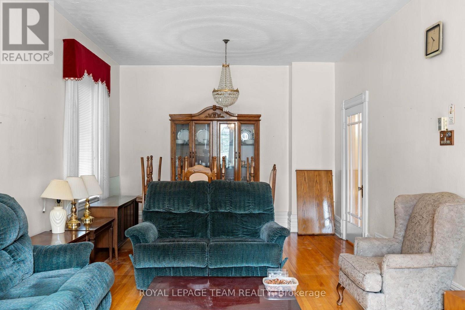 183-185 BELMONT AVENUE, Ottawa. Luxury613. By Peter Sagos - Image 11
