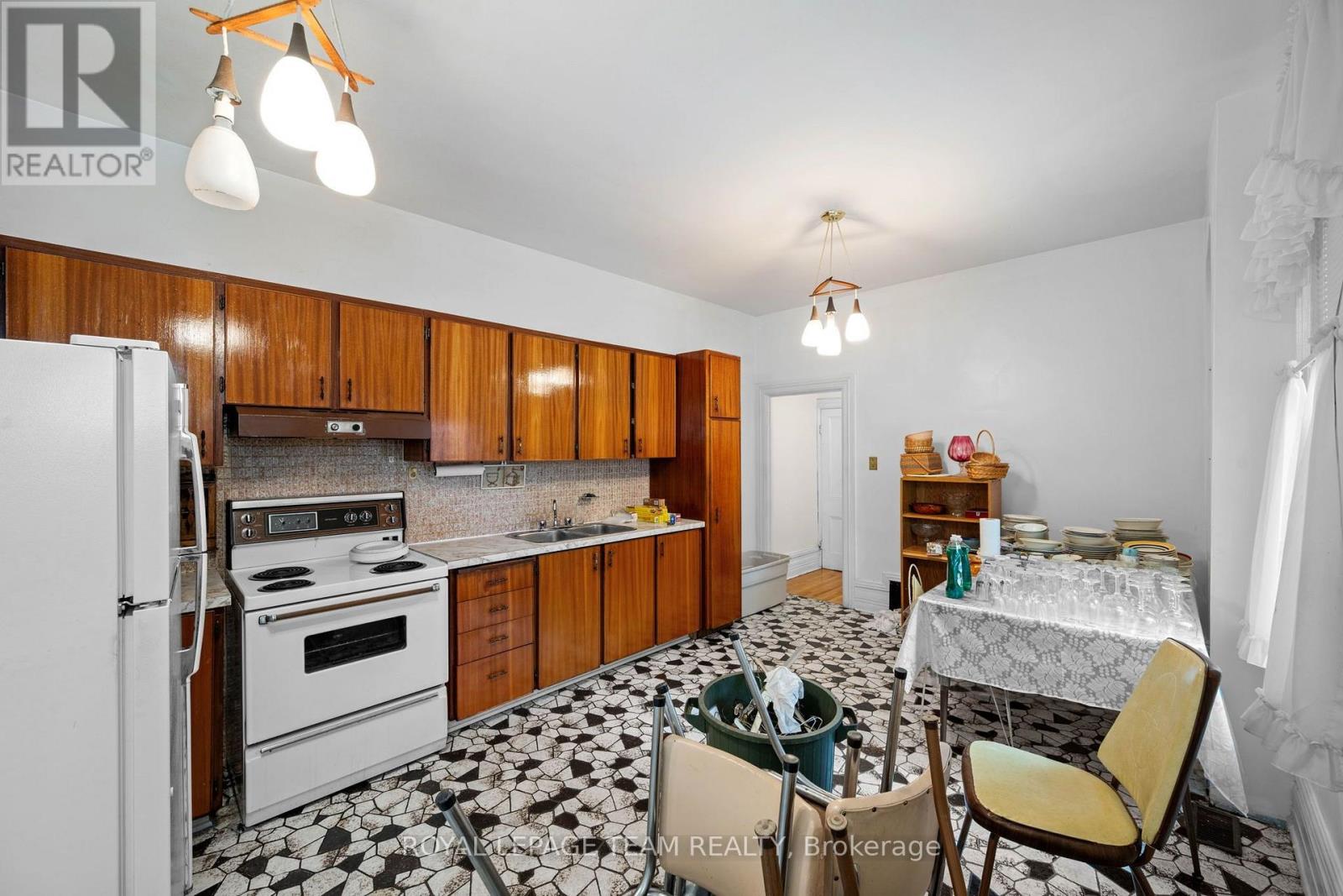 183-185 BELMONT AVENUE, Ottawa. Luxury613. By Peter Sagos - Image 15