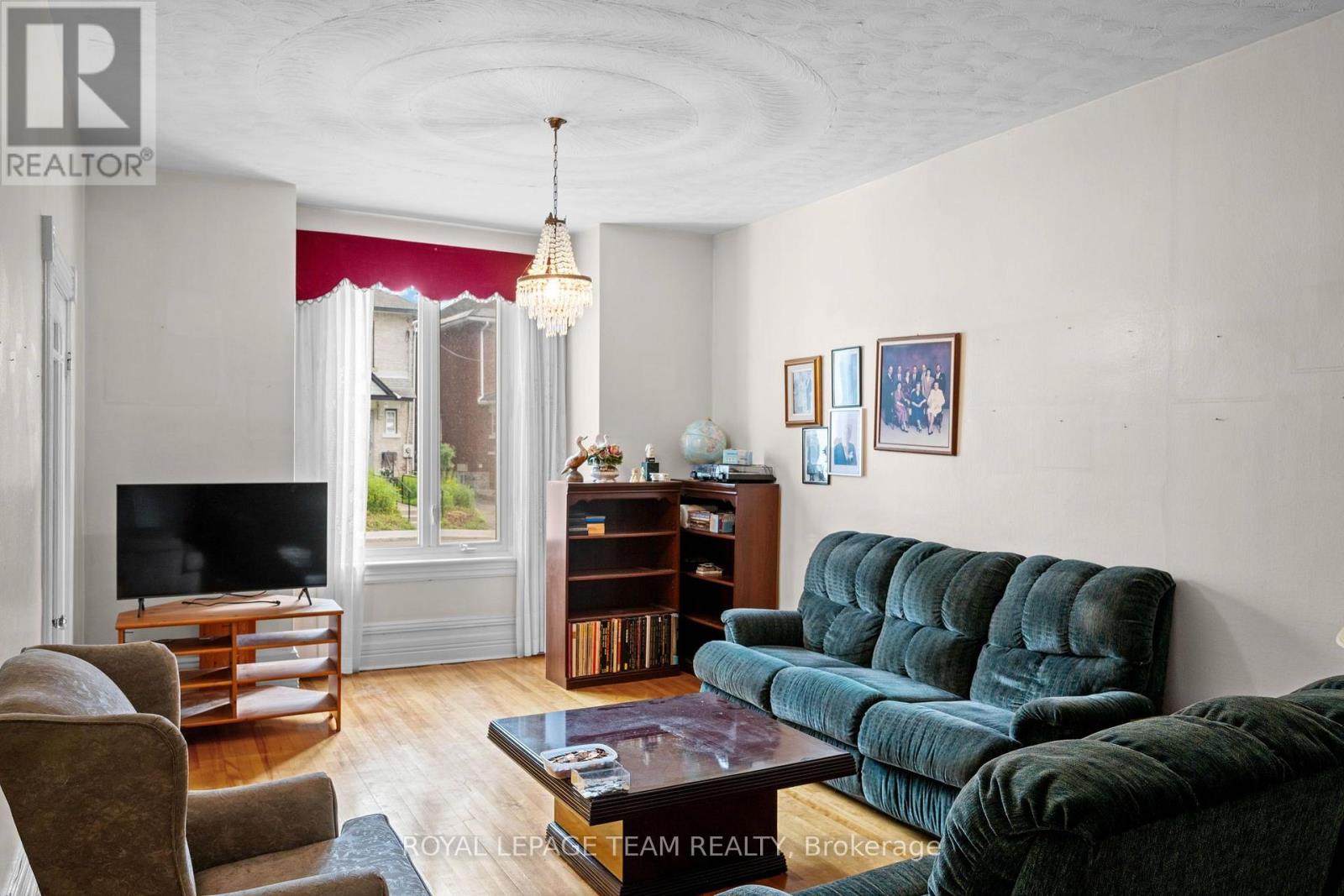 183-185 BELMONT AVENUE, Ottawa. Luxury613. By Peter Sagos - Image 7