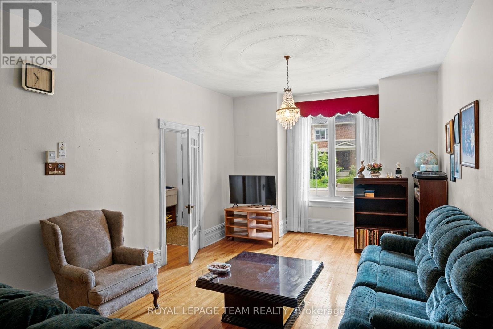 183-185 BELMONT AVENUE, Ottawa. Luxury613. By Peter Sagos - Image 8