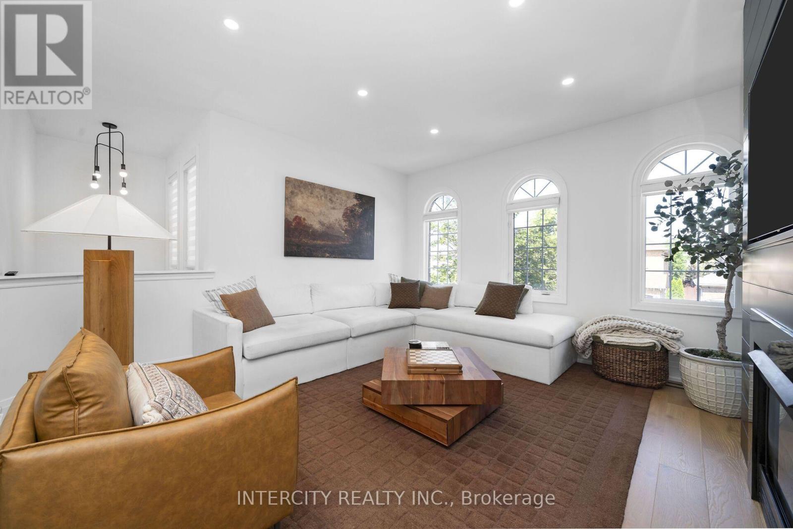 105 VIA CARMINE AVENUE - 18