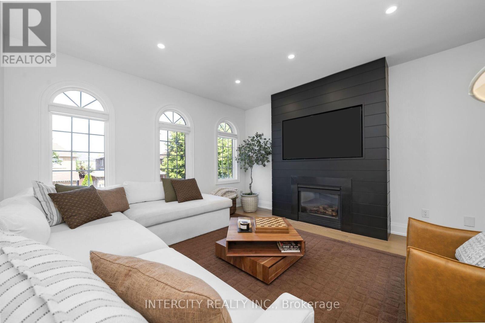 105 VIA CARMINE AVENUE - 19