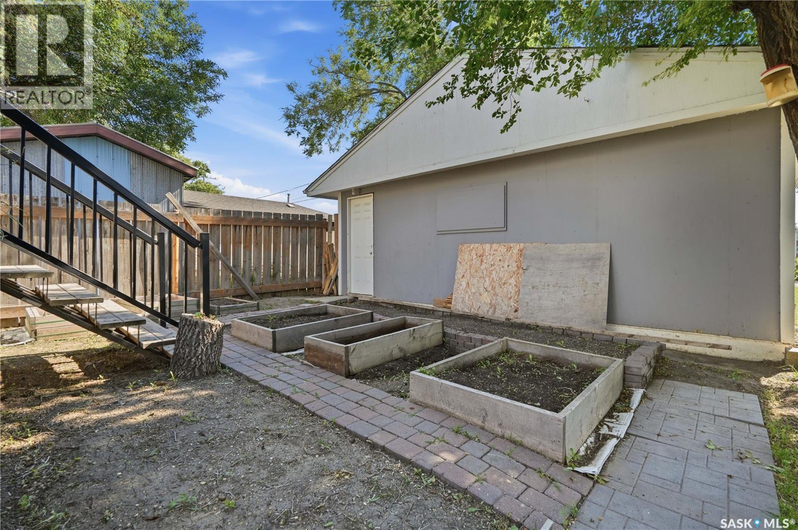 465 Montreal STREET — photo 40