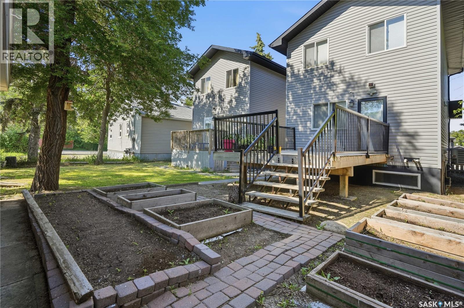 465 Montreal STREET — photo 45