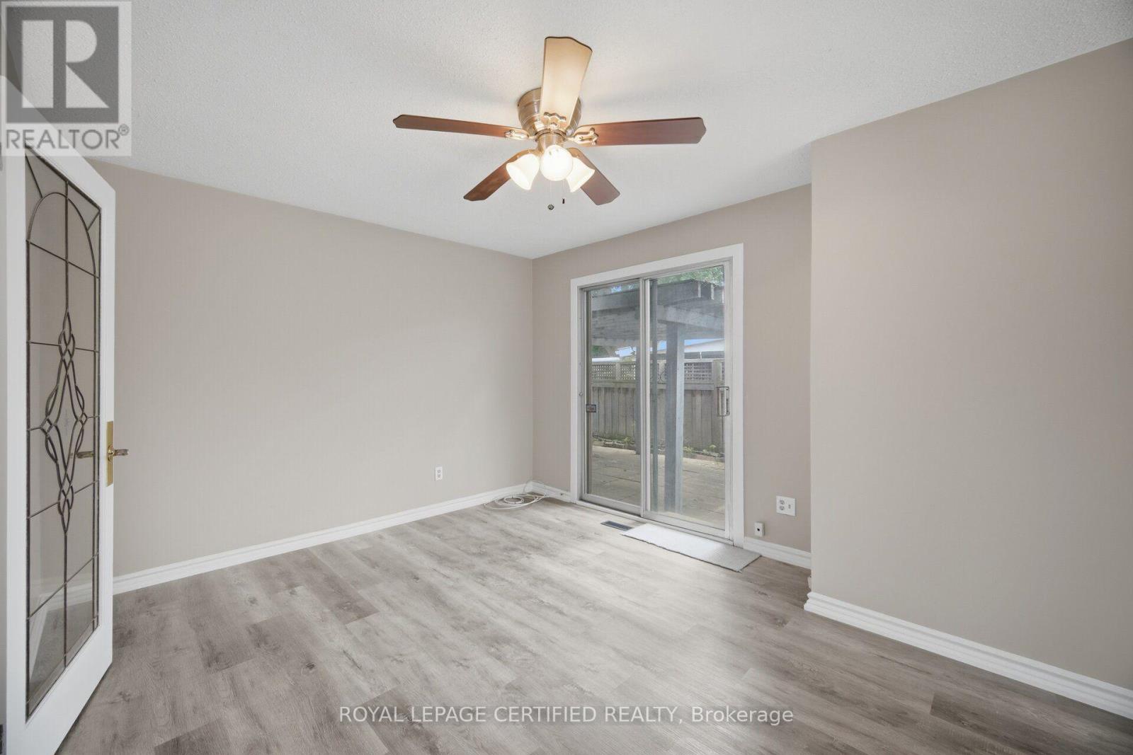 33 GRASSMERE CRESCENT - 17