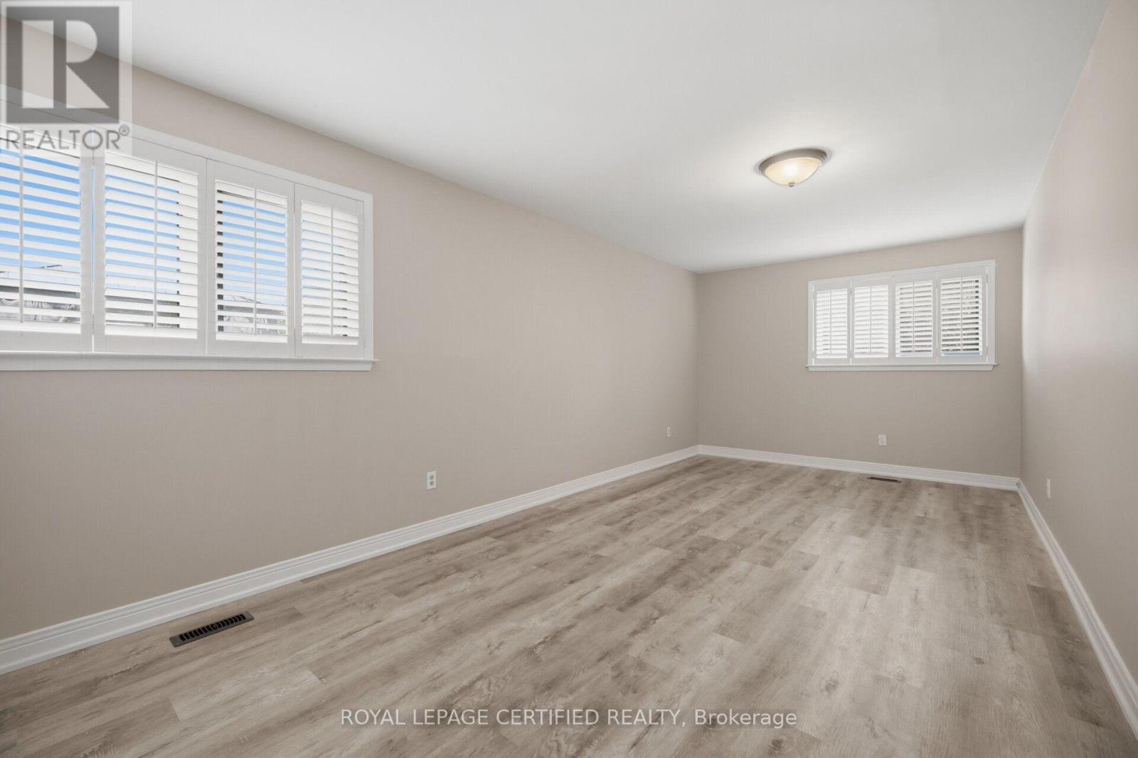 33 GRASSMERE CRESCENT - 22