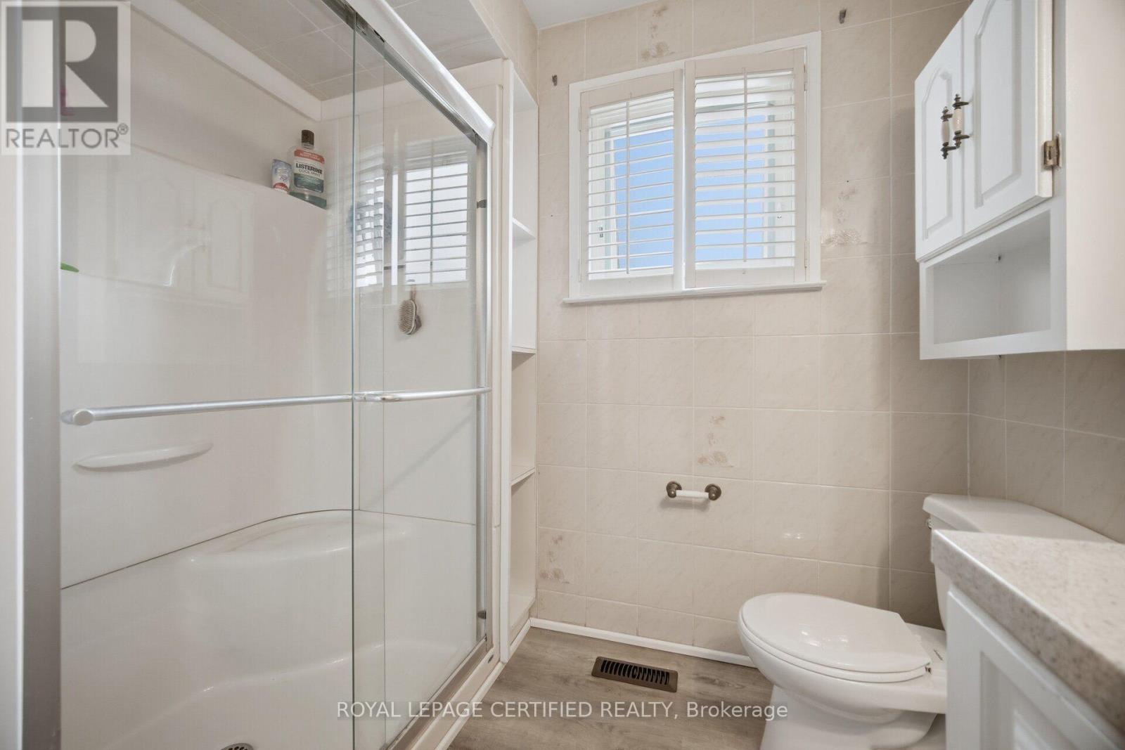 33 GRASSMERE CRESCENT - 28