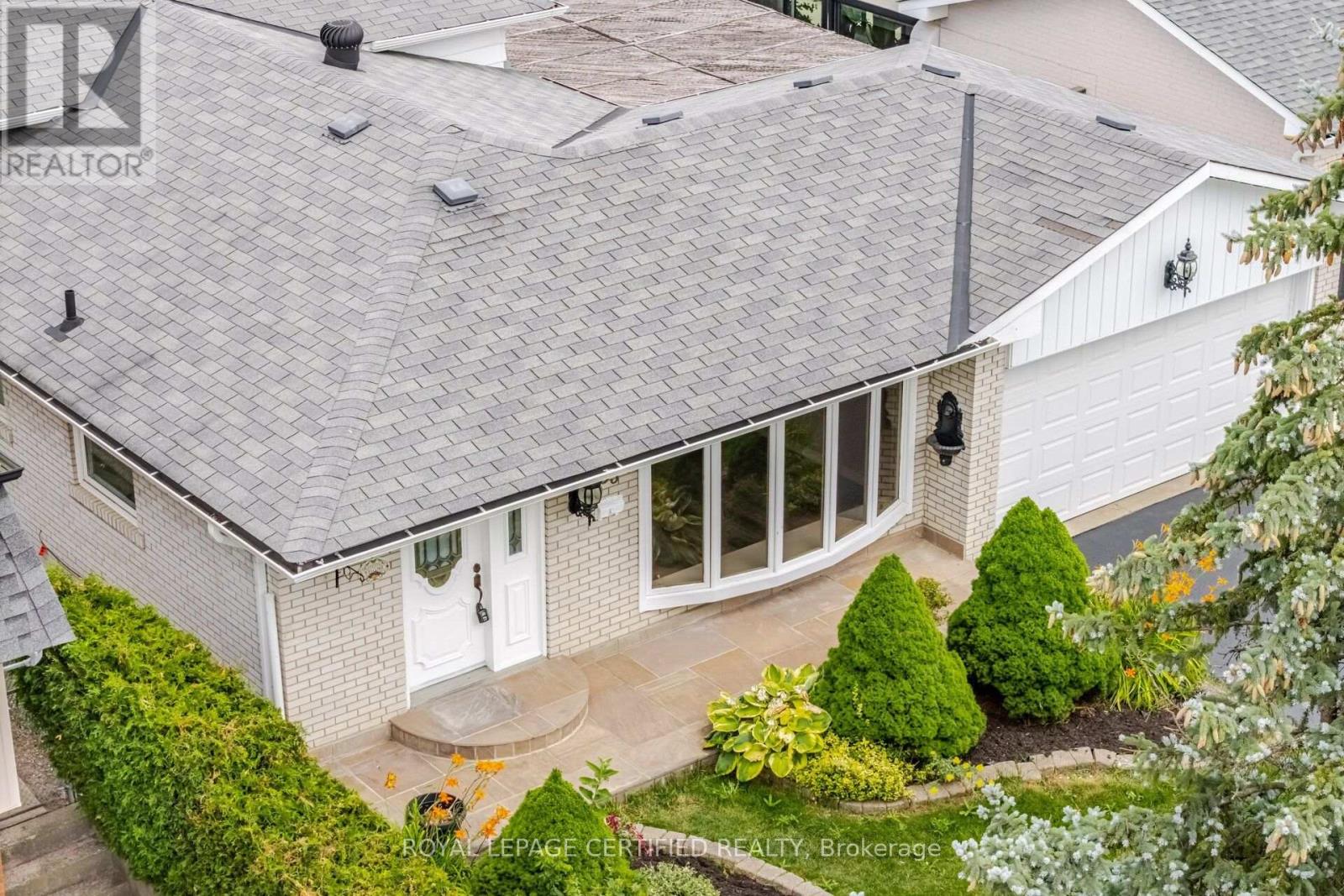 33 GRASSMERE CRESCENT - 3