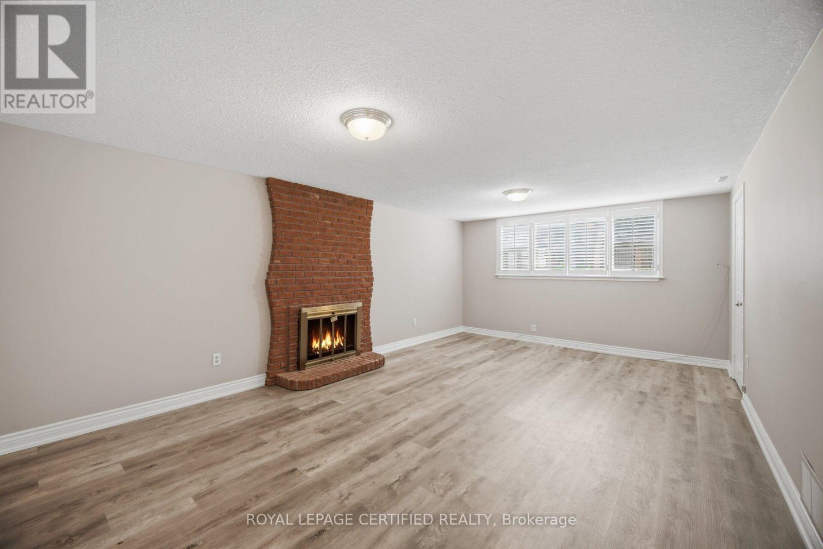 33 GRASSMERE CRESCENT - 30