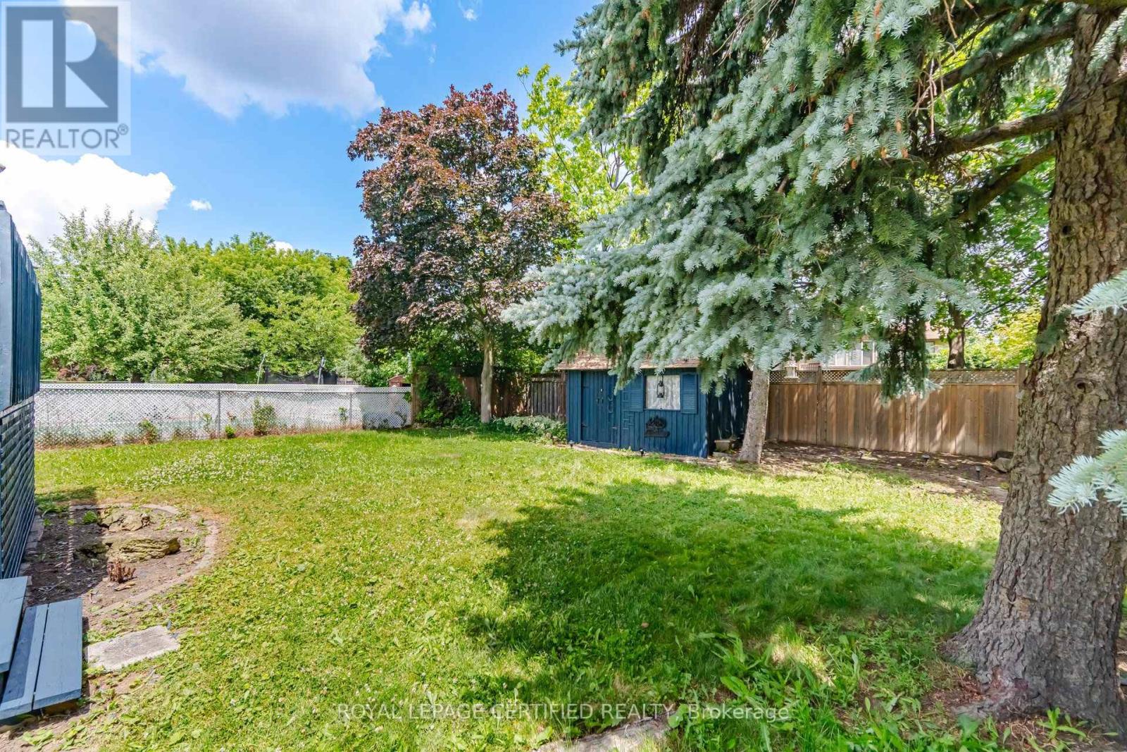 33 GRASSMERE CRESCENT - 36