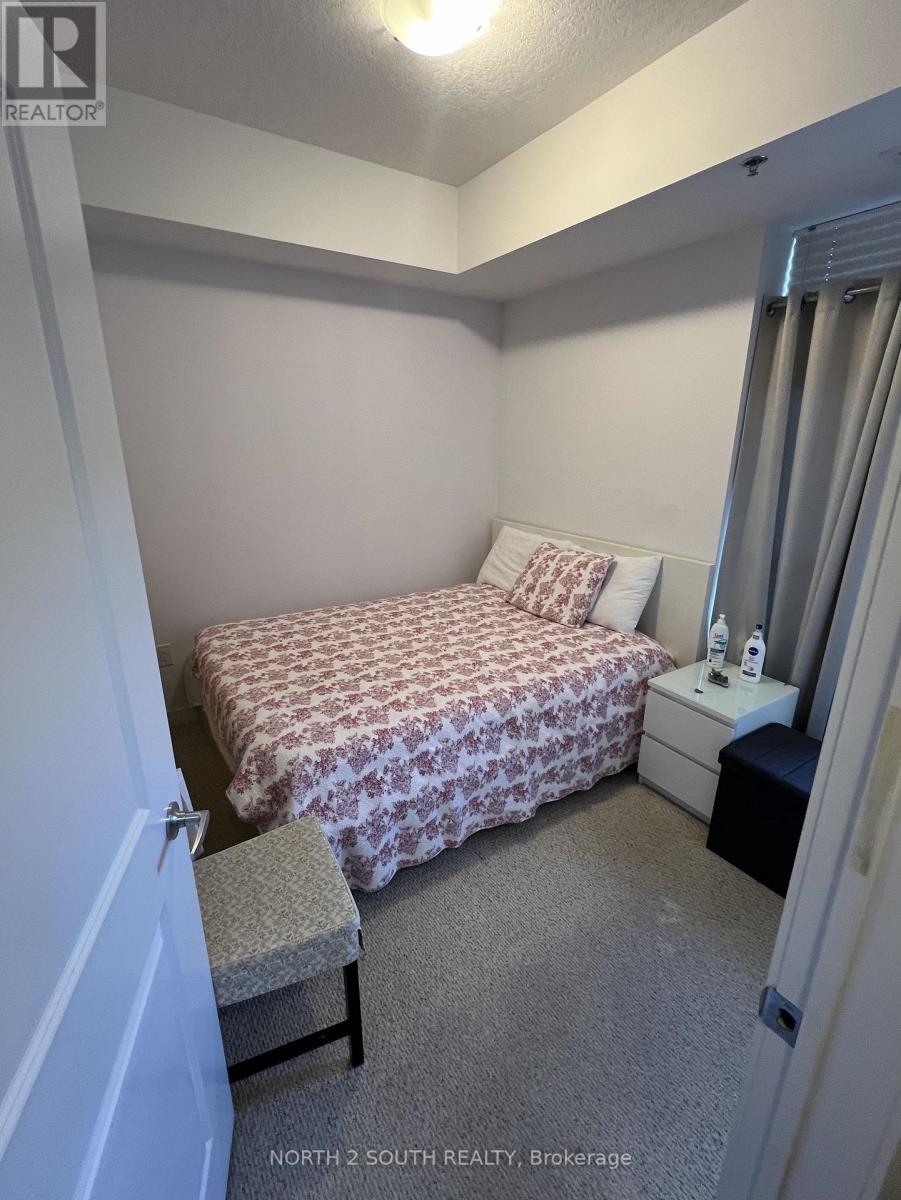 #605 90 CHARLTON AVENUE W - 12
